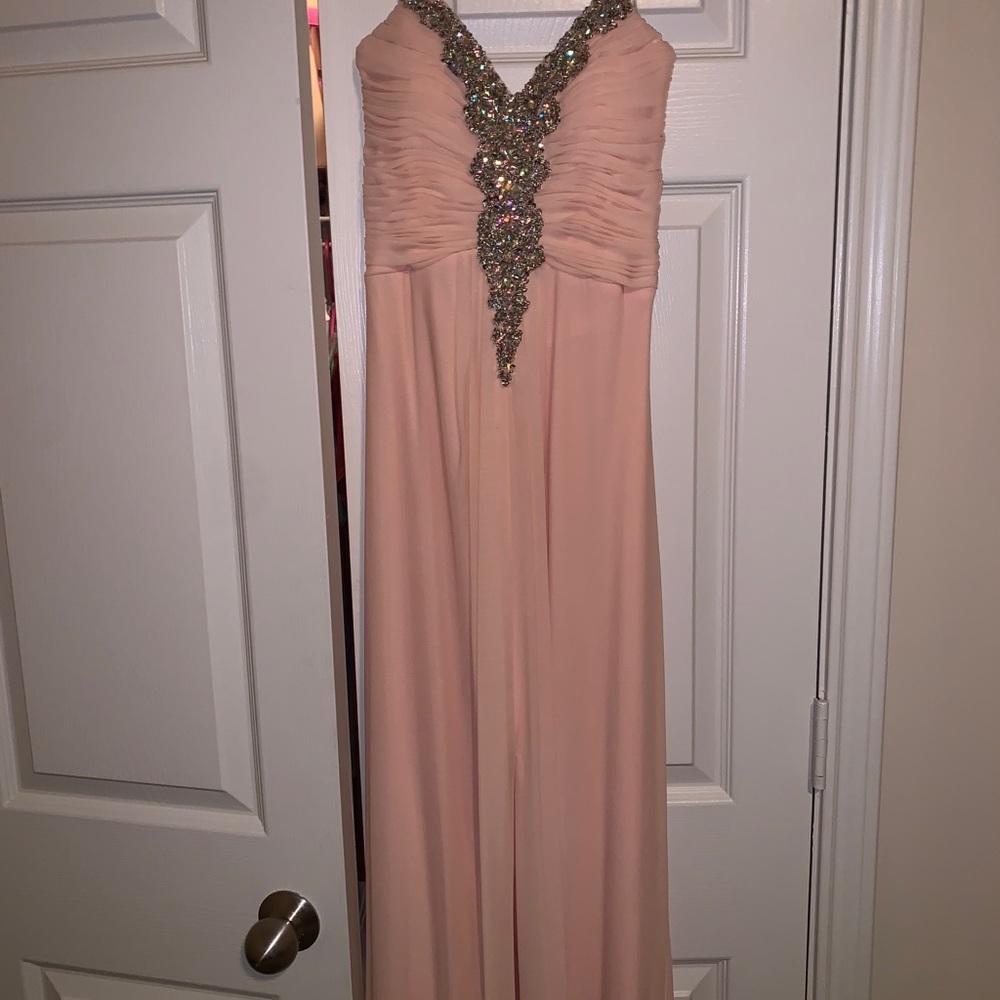 Beautiful gown - Picture 2 of 4
